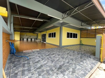 ทาว์โฮม ห้องริมติดคลอง ต่อเติมแล้วพร้อมอยู่    / 5ห้องนอน  5ห้องน้ำ  1ห้องพระ กว้าง 11เมตร ยาว18 เมตร  เนื้อที่ 48 ตรว.