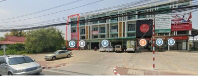 ตึกให้เช่า มีที่จอดรถกว้าง 20 คัน ติดตลาดกันตนา