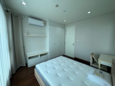 ไอวี่ ทองหล่อ / IVY THONGLOR