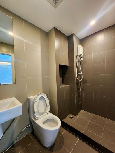 เอลลิโอ สาทร - วุฒากาศ / Elio Sathorn - Wutthakat