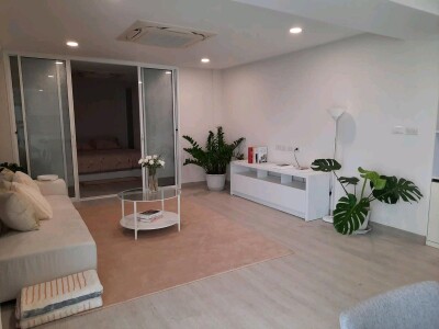 เดอะ วอเตอร์ฟอร์ด รอยัล สูท เสนานิคม / The Waterford Royal Suit Senanikom