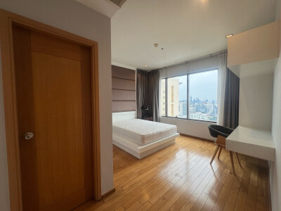 ดิ เอ็มโพริโอ เพลส / The Emporio Place