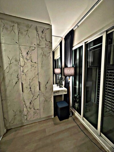 เดอ ลาพีส จรัญ 81 / De Lapis Charan 81-8