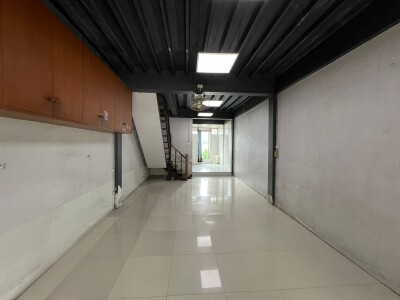 ทาวน์เฮ้าส์ 2 ชั้น ทำเลทอง "เลี่ยงเมืองปากเกร็ด"