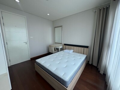 ไอวี่ ทองหล่อ / IVY THONGLOR