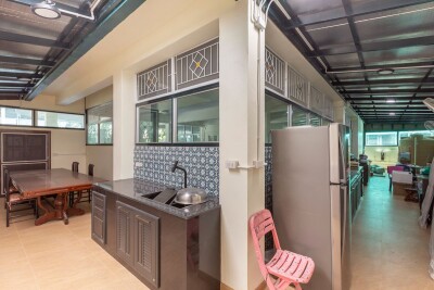 🏢 ให้เช่า ตึก 5 ชั้น + ดาดฟ้าพร้อมบ้านเรือนไทย ใจกลางเมือง