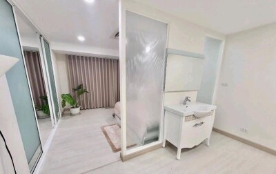 เดอะ วอเตอร์ฟอร์ด รอยัล สูท เสนานิคม / The Waterford Royal Suit Senanikom