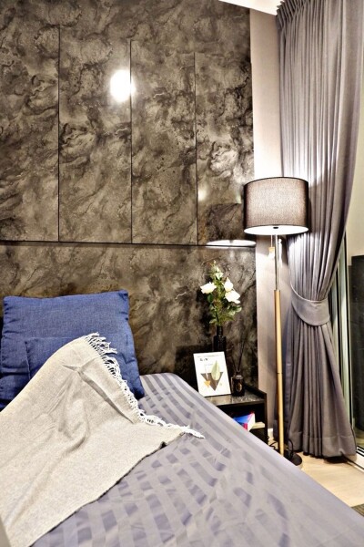 เดอ ลาพีส จรัญ 81 / De Lapis Charan 81-3