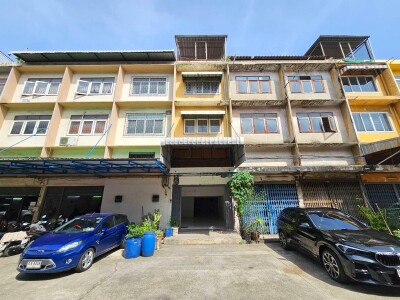 ให้เช่าอาคารพาณิชย์ 3 ชั้นครึ่ง มีดาดฟ้า 9 ห้องนอน 168 ตร.ม. สุขสวัสดิ์ 31/1 ราษฏร์บูรณะ