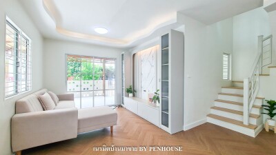 พฤกษาวิลล์ 27 มีนบุรี - สุขาภิบาล 2 / เนื้อที่ : 24 ตารางวา 3 ห้องนอน 2 ห้องน้ำ 1 ที่จอดรถ 1 ห้องครัว 1 ห้องรับแขก