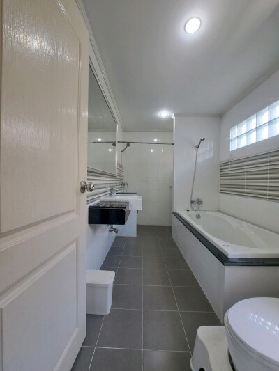 ศุภาลัย การ์เด้นวิลล์ กรุงเทพกรีฑาตัดใหม่ - มอเตอร์เวย์