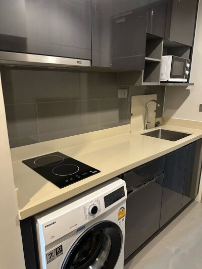 คิว ประสานมิตร / Q Prasarnmit