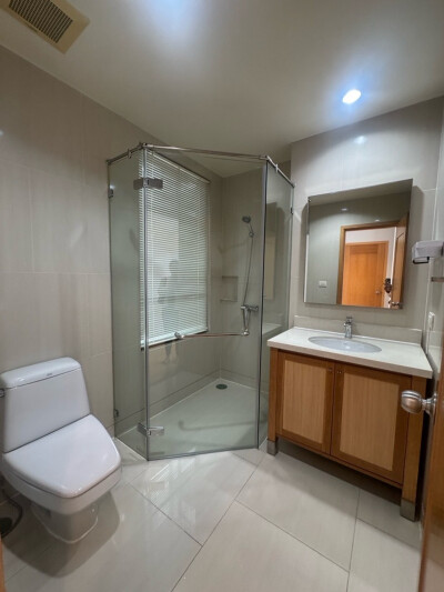 ดิ เอ็มโพริโอ เพลส / The Emporio Place