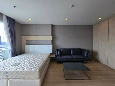 สกายวอล์ค และ เวลซ์ เรสซิเดนซ์ / Sky Walk & Weltz Residence