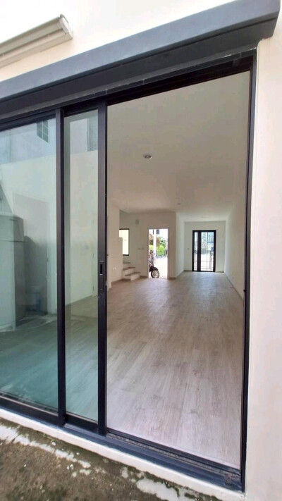 เอ็มไลฟ์ ลำลูกกา - คลอง 4-6