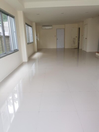 ให้เช่าโฮมออฟฟิศ 3 ชั้น 220 ตารางเมตร  3ห้องนอน 4ห้องน้ำ