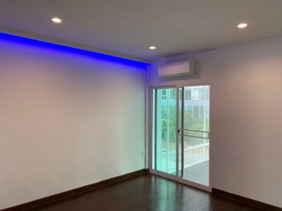 ทาวน์เฮ้าส์ รีโนเวทใหม่ ปุณณวิถี 47  / ตรงข้ามคอนโดเดอะกรีน 2ทาวน์เฮ้าส์ 22 ตร.วา 2 ชั้น