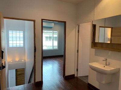 ทาวน์เฮ้าส์ รีโนเวทใหม่ ปุณณวิถี 47  / ตรงข้ามคอนโดเดอะกรีน 2ทาวน์เฮ้าส์ 22 ตร.วา 2 ชั้น