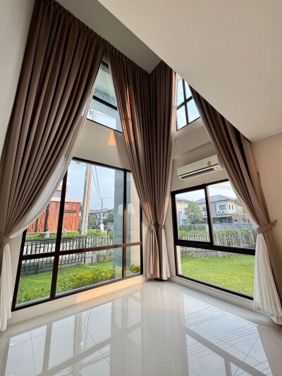 เดอะ ซิตี้ ราชพฤกษ์ - ปิ่นเกล้า / บ้าน 2 ชั้น พร้อม สวนข้างบ้านกว้าง  5 ห้องนอน  6 ห้องน้ำ-6