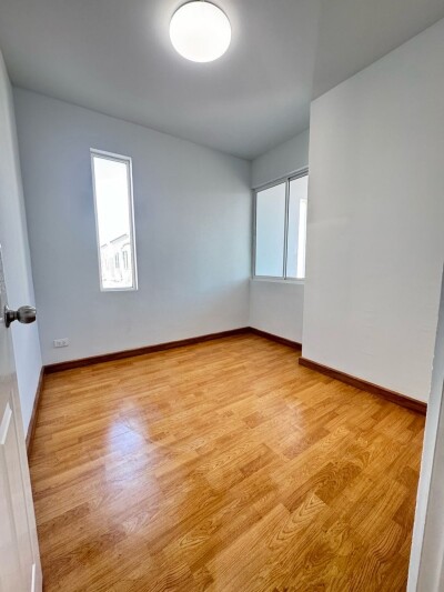 เดอะ คัลเลอร์ส พรีเมียม บางนา กม.8 / ซ.มหาชัย หลังมุม 27ตรว. 4 นอน