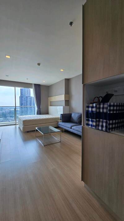 สกายวอล์ค และ เวลซ์ เรสซิเดนซ์ / Sky Walk & Weltz Residence