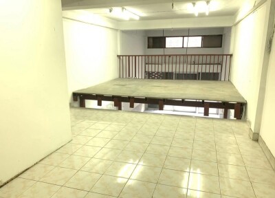 ✨ ให้เช่าอาคารพาณิชย์ 2 ชั้นครึ่ง ซ.พหลโยธิน 52