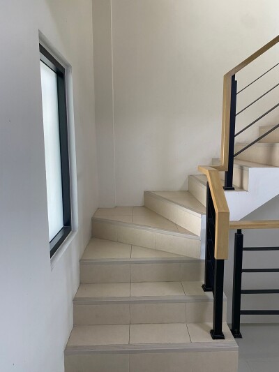 ตึกให้เช่า มีที่จอดรถกว้าง 20 คัน ติดตลาดกันตนา