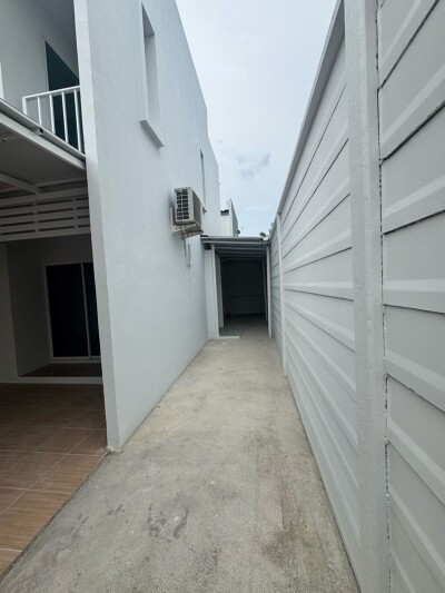 เดอะ คัลเลอร์ส พรีเมียม บางนา กม.8 / ซ.มหาชัย หลังมุม 27ตรว. 4 นอน