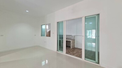 ม.แกรนด์วิว ปทุมธานี สายใน /    24.4 ตรว.  160 ตรม.-10