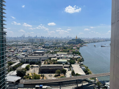 333 ริเวอร์ไซด์ / 333 RIVERSIDE