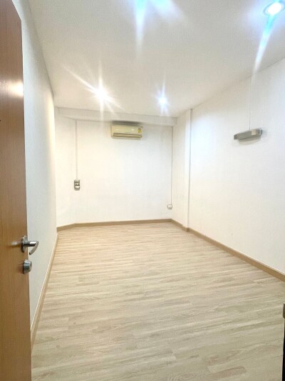 ขายทาวน์เฮ้าส์ขนาดใหญ่ ย่านสาธุประดิษฐ์,พระราม3,ยานนาวา-11