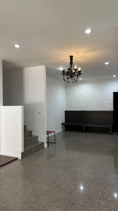 ไพลิน ปาร์ค รัตนาธิเบศน์