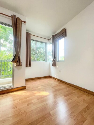 ซิตี้ รีสอร์ท รัชดา - ห้วยขวาง / 62 ตรม .