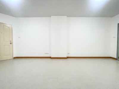 ซิตี้ รีสอร์ท รัชดา - ห้วยขวาง / 62 ตรม .