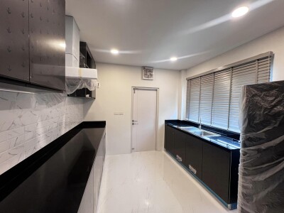 เดอะ ซิตี้ วัชรพล / พื้นที่ใช้สอย 351 ตร.ม *