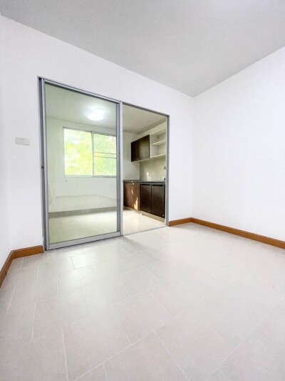 ซิตี้ รีสอร์ท รัชดา - ห้วยขวาง / 62 ตรม .