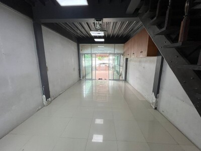 ทาวน์เฮ้าส์ 2 ชั้น ทำเลทอง "เลี่ยงเมืองปากเกร็ด"