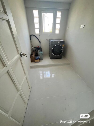 พูลวิลล่าสไตล์โมเดิร์นลักชูรี่ รัชดาห้วยขวางพร้อมอยู่  6 นอน 6 น้ำ