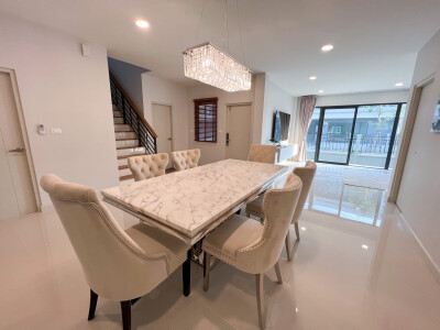 อัปเดตล่าสุด 25/3/68 : เซนโทร บางนา / พื้นที่ใช้สอย 289 ตารางเมตร 4 ห้องนอน 5 ห้องน้ำ  *-3