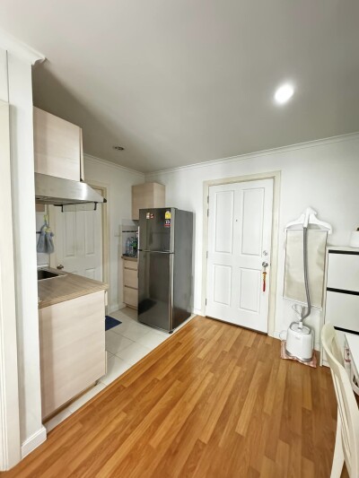 อัปเดตล่าสุด 28/9/67 :  ลุมพินี พาร์ค ริเวอร์ไซด์ - พระราม 3 / อาคาร A ชั้น 7 ห้องขนาด 28.5 ตรม.-4