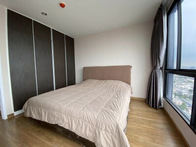 เดอะ ทรี อินเตอร์เชนจ์ / อาคาร A ชั้น 37 ห้องมุม