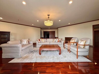 ร่วมสุข คอนโด /  ขนาด 320 ตรม.  ชั้น 9 *