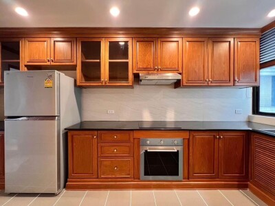 ร่วมสุข คอนโด /  ขนาด 320 ตรม.  ชั้น 9 *