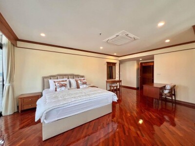 ร่วมสุข คอนโด /  ขนาด 320 ตรม.  ชั้น 9 *