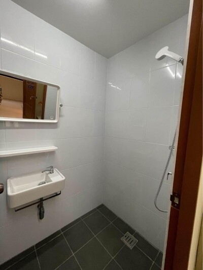 ร่วมสุข คอนโด /  ขนาด 320 ตรม.  ชั้น 9 *