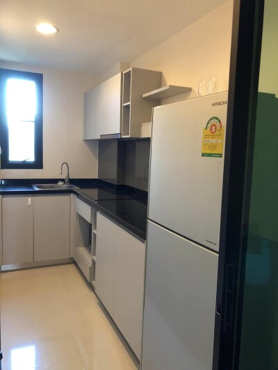 ซีนิธ เพลส สุขุมวิท 42 / 64 ตรม. ชั้น 4-15