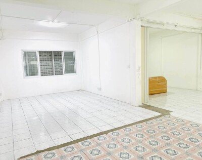 อาคารพาณิชย์ 2คูหา 3.5ชั้น ย่านพระราม4 ใกล้ช่อง3 ทำเลดี 3ห้องน้ำ