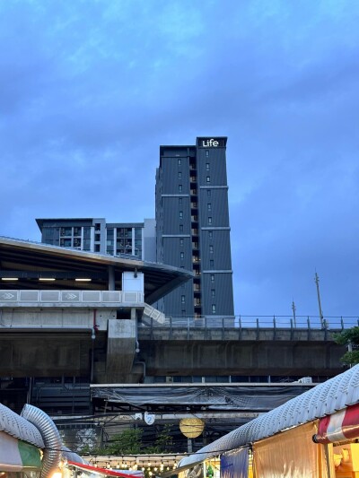 ไลฟ์ ปิ่นเกล้า / ขนาด 55.5 ตรม. ชั้น 15-18