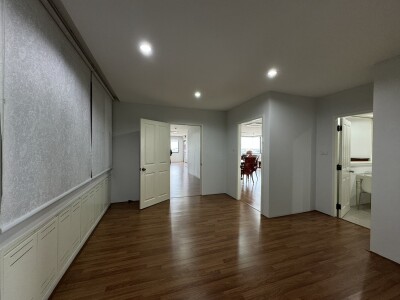 ริเวอไรน์ เพลส คอนโดมิเนียม /  218.43 ตารางเมตร ชั้น 12 *