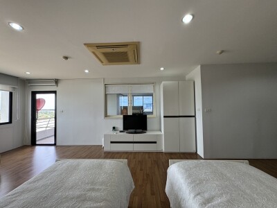 ริเวอไรน์ เพลส คอนโดมิเนียม /  218.43 ตารางเมตร ชั้น 12 *